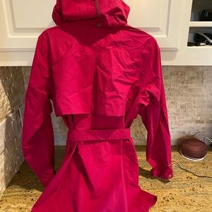 NWT Eddie Bauer women’s rain jacket with front tie